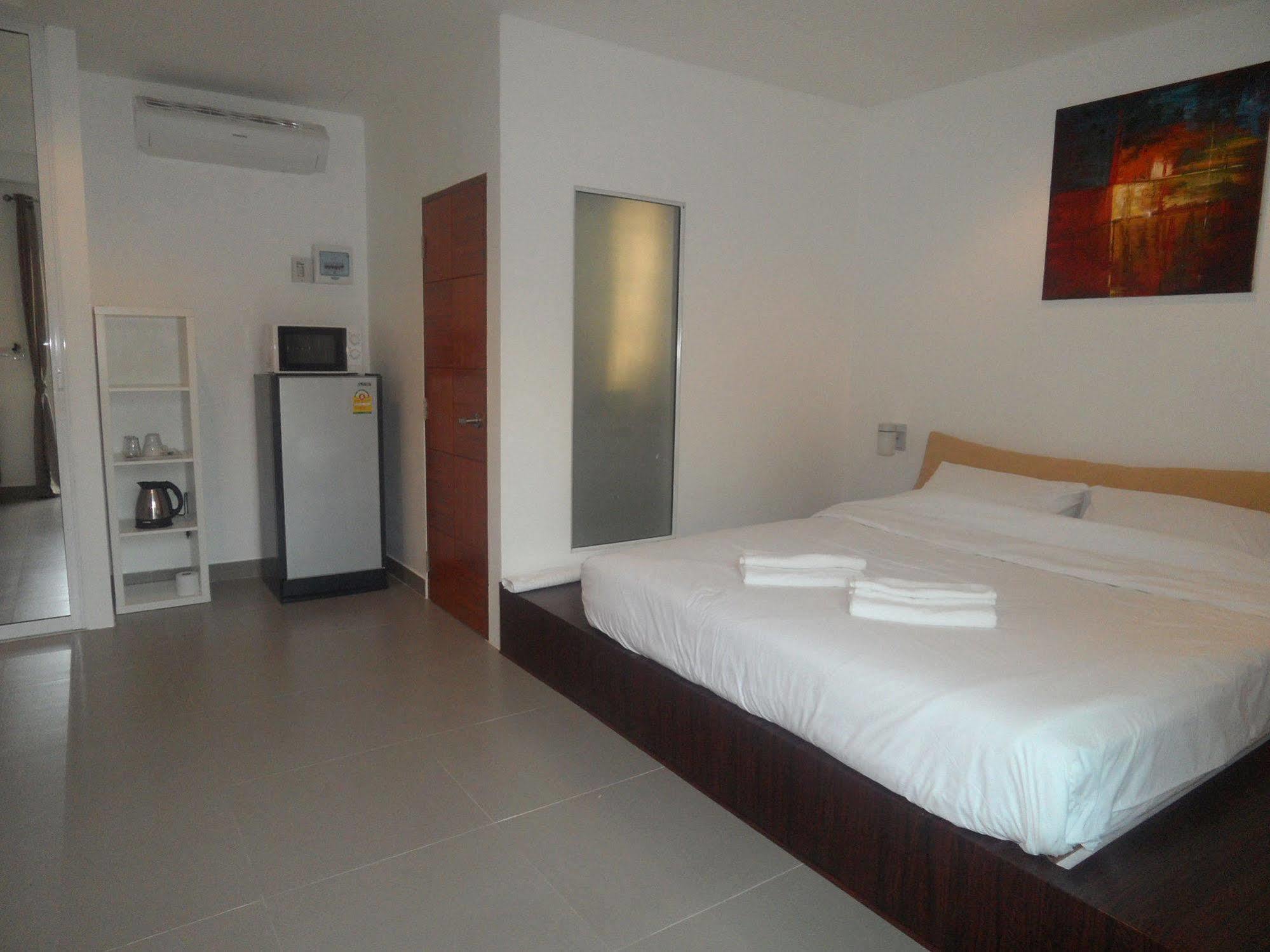 Gp Rooms Pool Guesthouse Pattaya ภายนอก รูปภาพ
